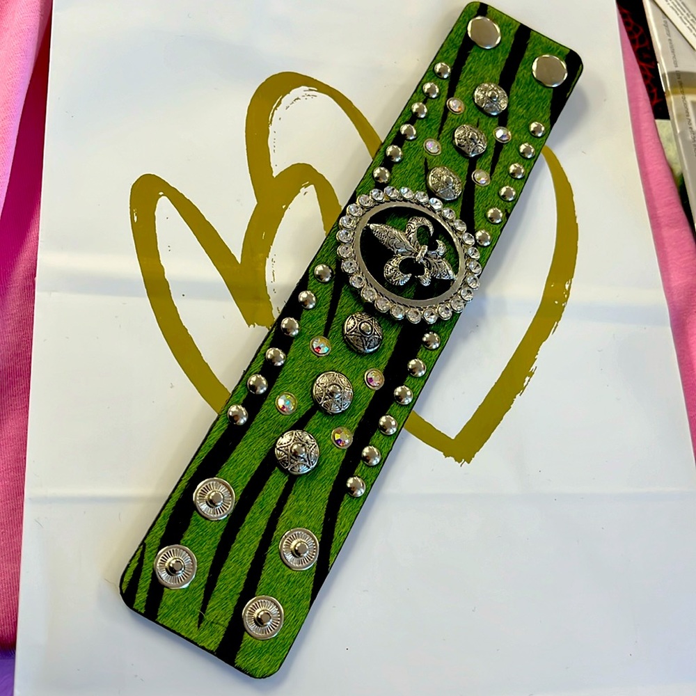 NWOT!! WESTERN EMBELLISHED LEATHER BRACELET